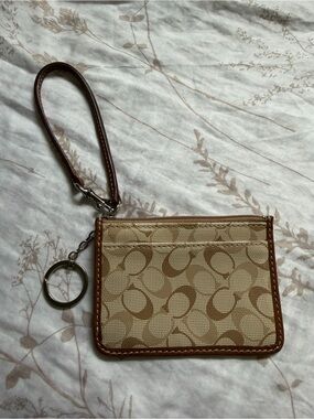 Vintage Coach Tan Wristlet ID coin holder wallet with Keychain Great Condition